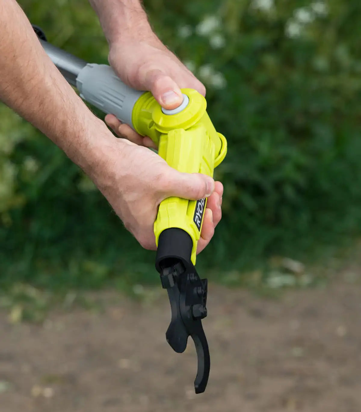 Ryobi – Akumulatorske teleskopske škare za grane 18 V SOLO RY18PLA-0 Škare za travu, grane i živu ogradu