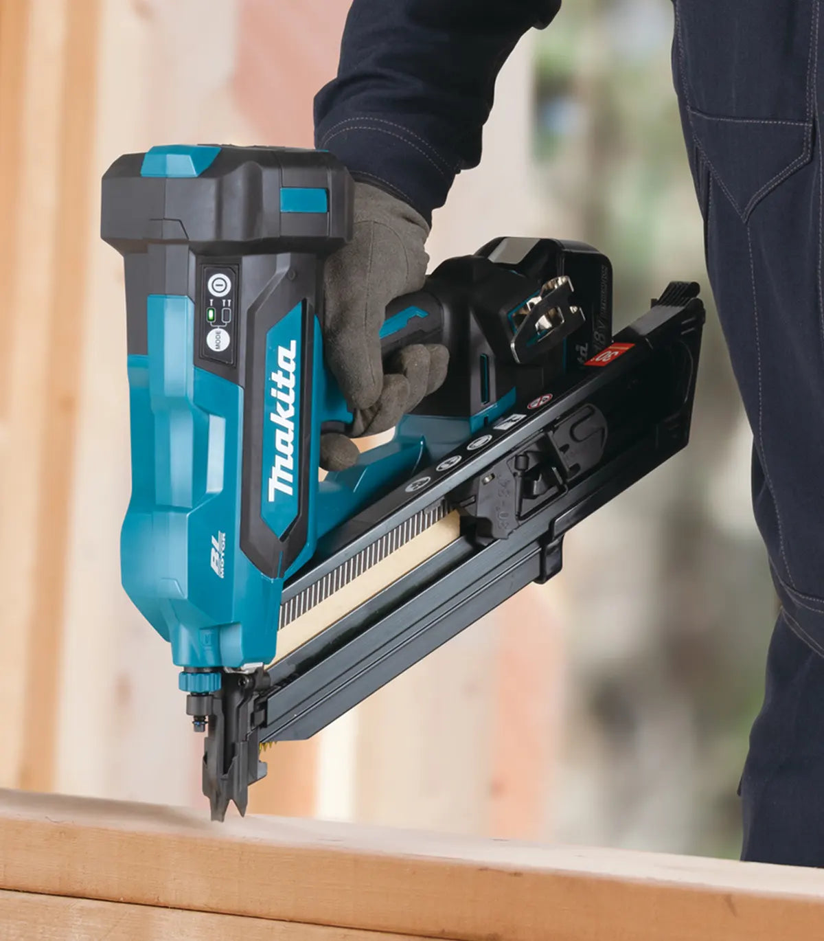 Makita – Akumulatorski pištolj za eksere 18V LXT, DBN900ZK by Makita Aku klamerice, pištolji za eksere, pop nitne - detalj 3