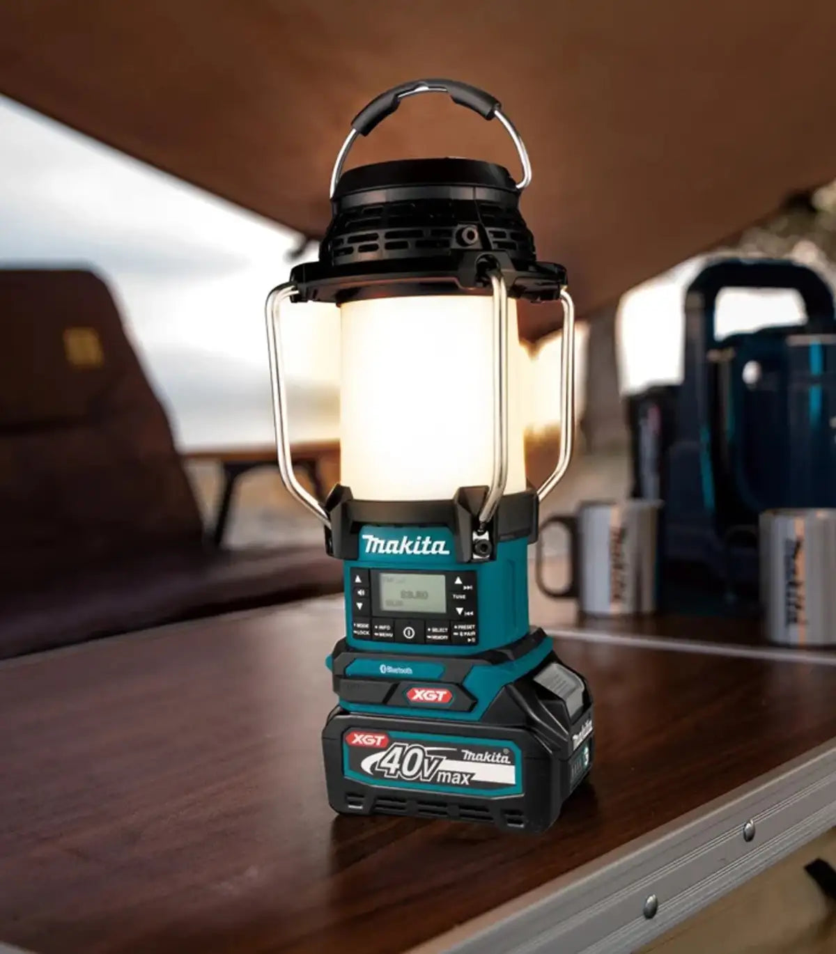 XGT Makita 40V – Akumulatorski radio + svjetiljka lampa 2u1 40V XGT MR009GZ by Makita Aku lampe - detalj 2