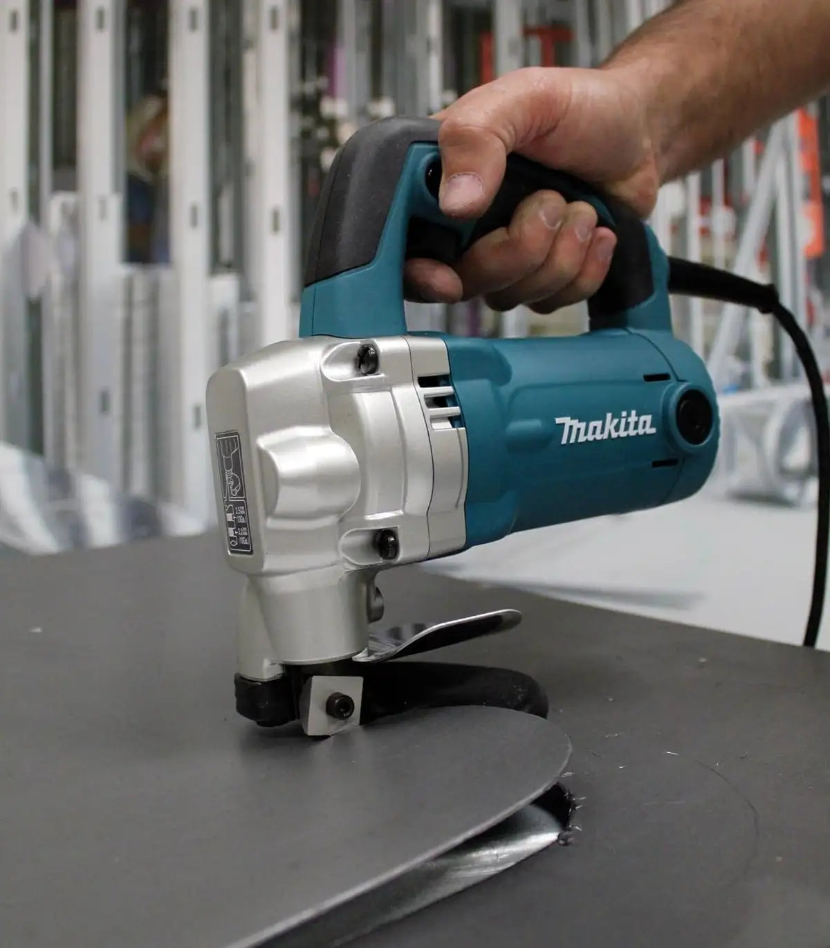 Makita – Škare za lim JS3201J Električne makaze za lim
