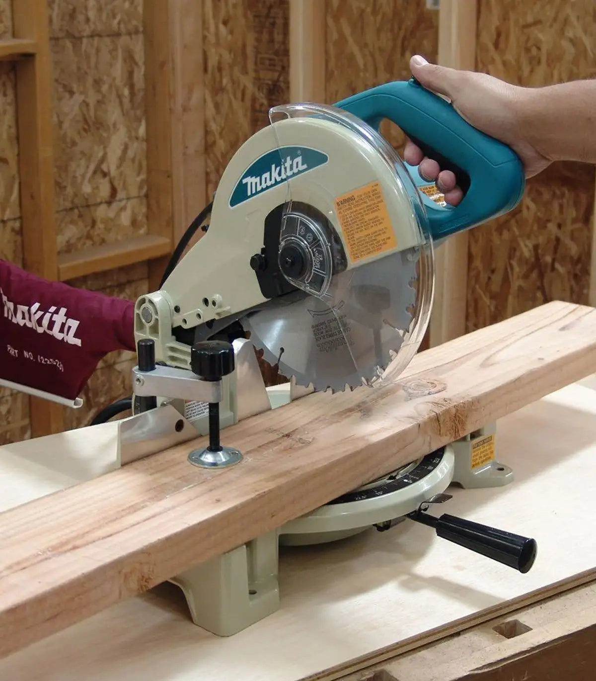 Makita – Nagibna pila LS1040N by Makita Električne potezne pile i cirkulari