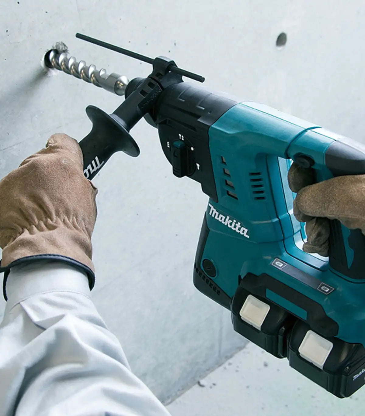 Makita – Akumulatorska bušilica čekić DHR263Z by Makita Aku bušilice, odvijači i čekići