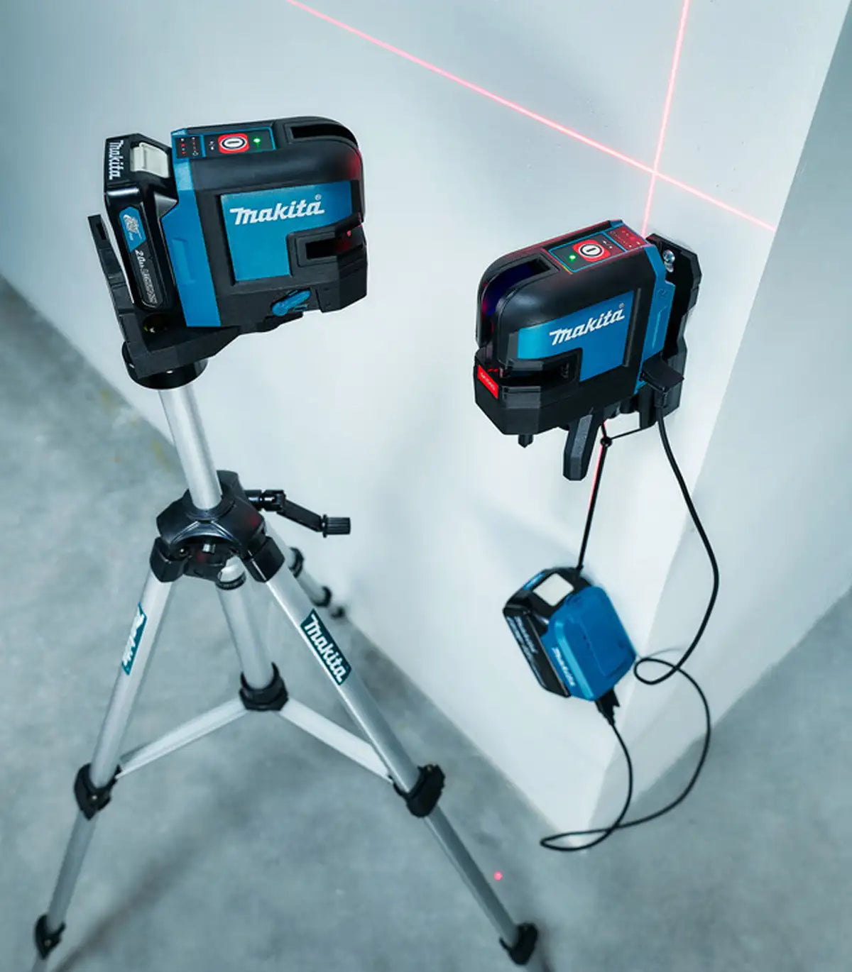 Makita – Akumulatorski križni laserski nivelir / laser SK105DZ by Makita Akumulatorski laserski niveliri/zidni skeneri