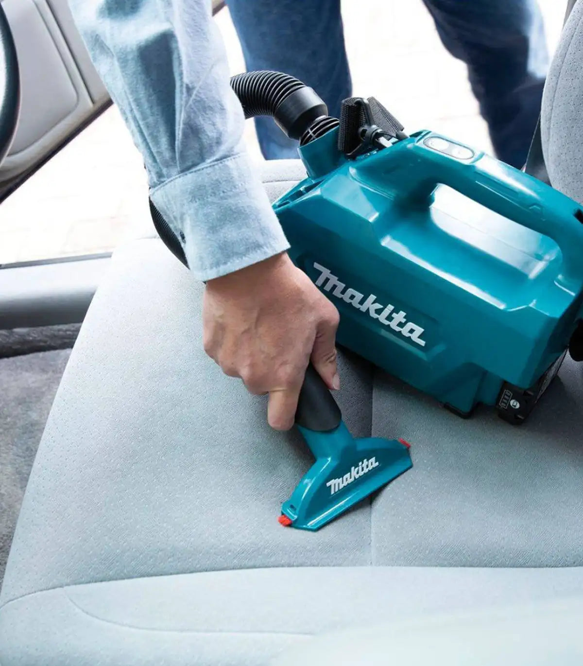Makita – Akumulatorski usisavač DCL184Z by Makita Aku usisivači