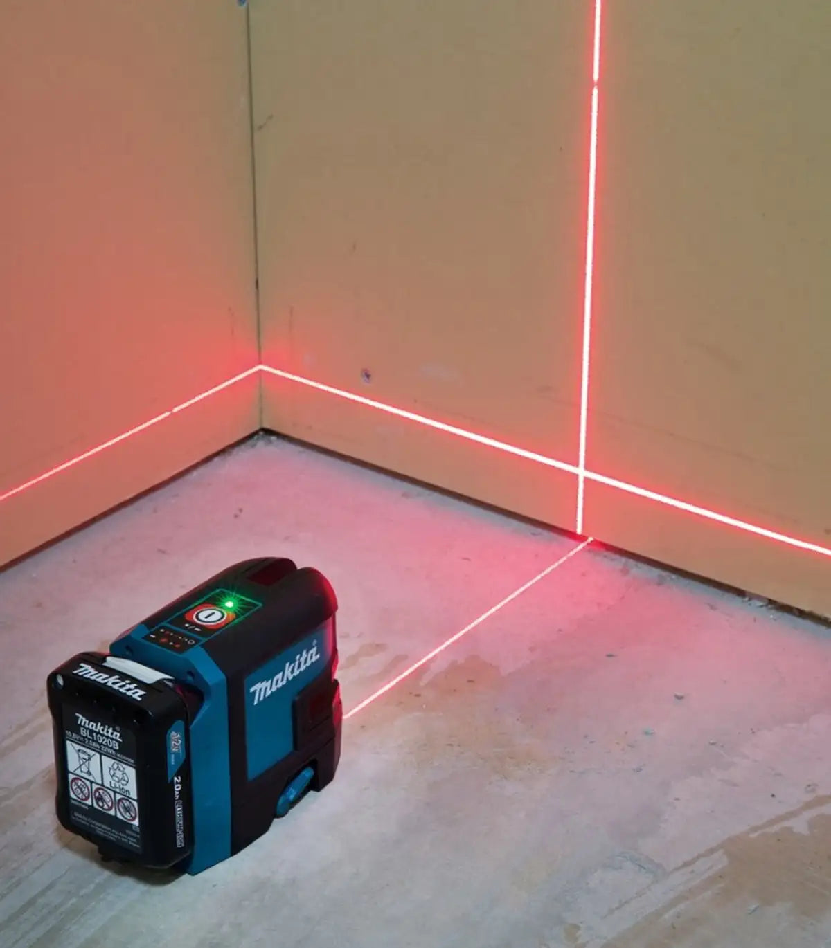 Makita – Akumulatorski križni laserski nivelir / laser SK105DZ by Makita Akumulatorski laserski niveliri/zidni skeneri