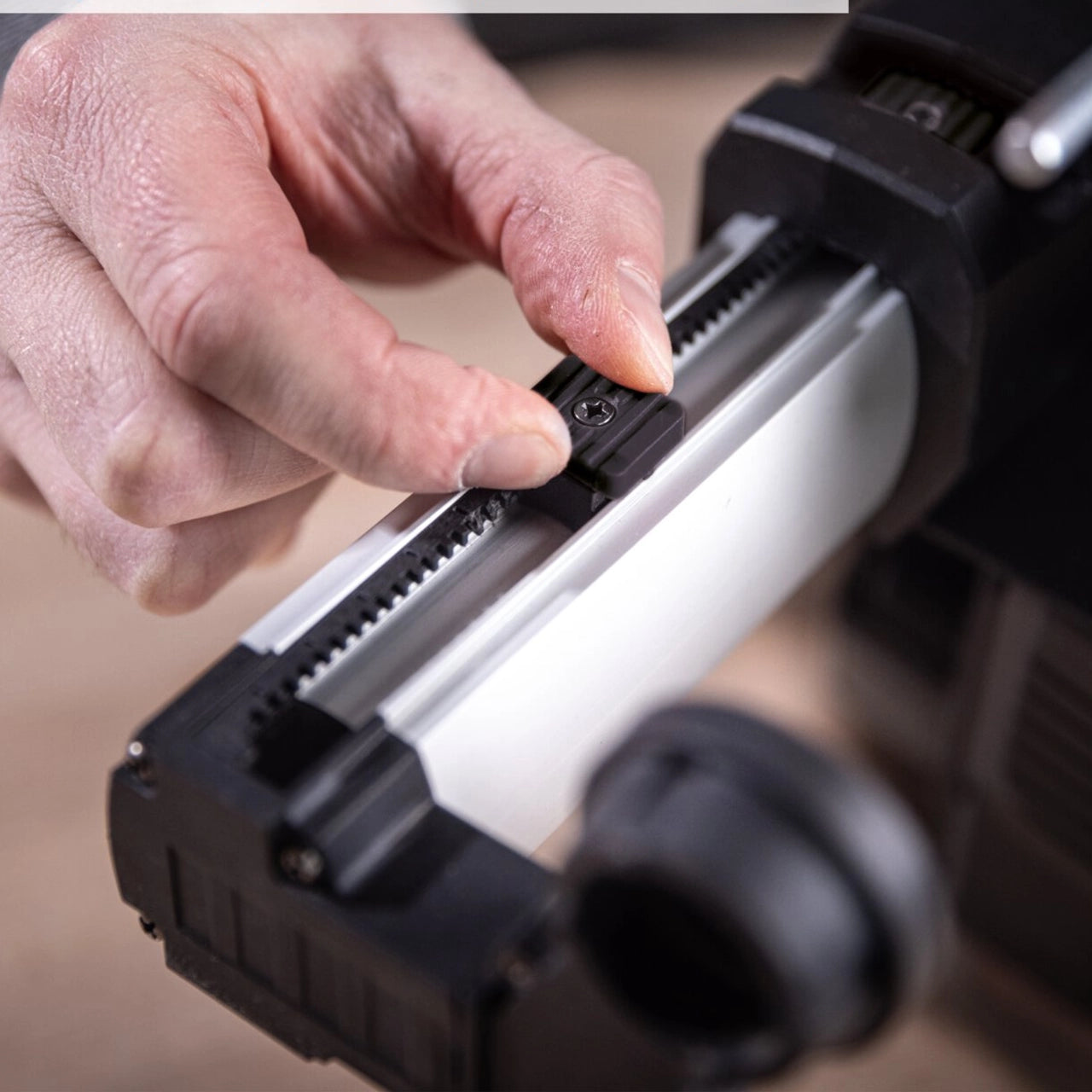 Scheppach aku udarni čekić bušilica SDS+ sa ussivačem Brushless IXES BC-DH300DFS-XSS2 - Scheppach - BC-DH300DFS-XSS2