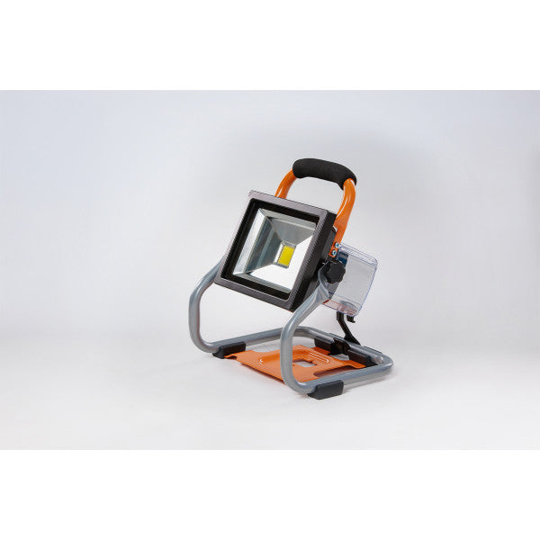 Fuse akumulatorski reflektor Villager VLN 9320