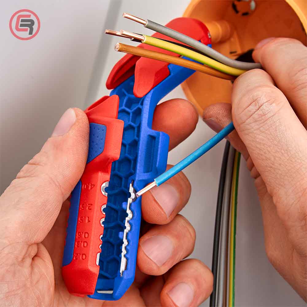 Knipex Skidač Izolacije Za Fotonaponske / Solarne Kablove ErgoStrip PV 4/6 mm2 – 16 95 03 SB by Knipex 16 95 03 SB Alati Za