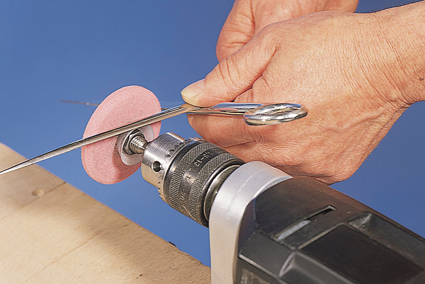 Wolfcraft Oštrač Noževa i Škara fi 60mm Prihvat 6 mm – 2140000 by Wolfcraft 2140000 Ostali Pribor Za Bušilice - detalj 3