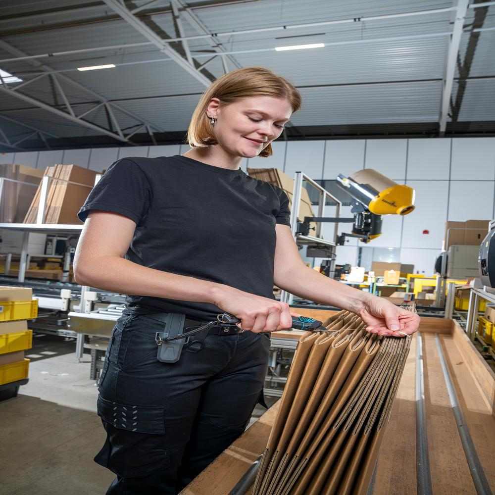 Wolfcraft Skalper Metalno Kučište Sa Trapeznom Oštricom 61 x 0,65 mm Pro Safety Sa Futrolom i Vezicom – 4292000 by