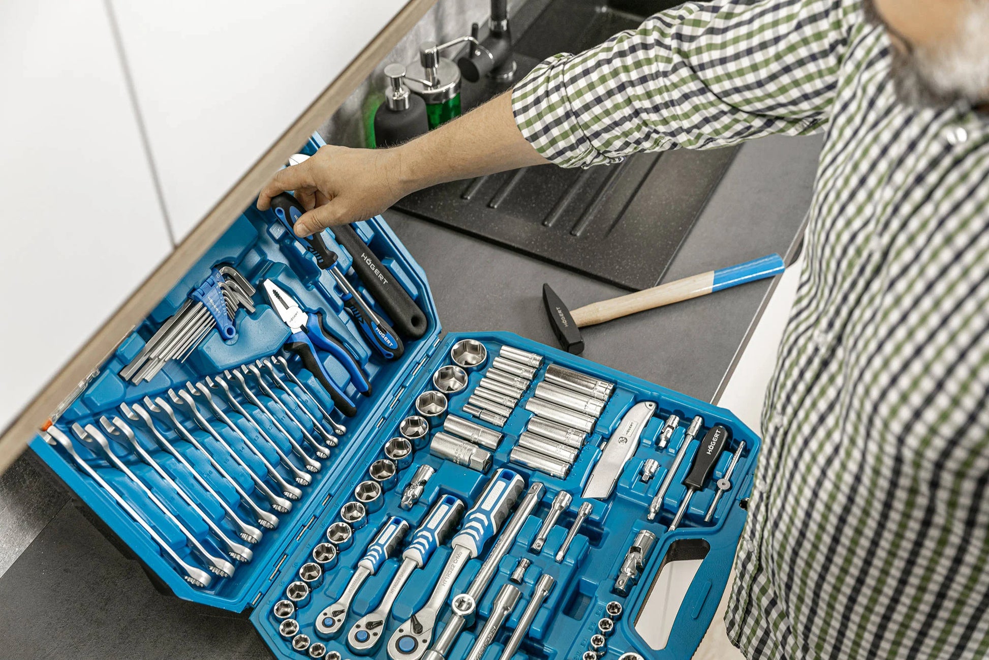 HOEGERT 131-dijelni set alata za domaćinstvo i radionicu 1/4″, 3/8″, 1/2″ HT1R439 Ručni alat, Svi proizvodi