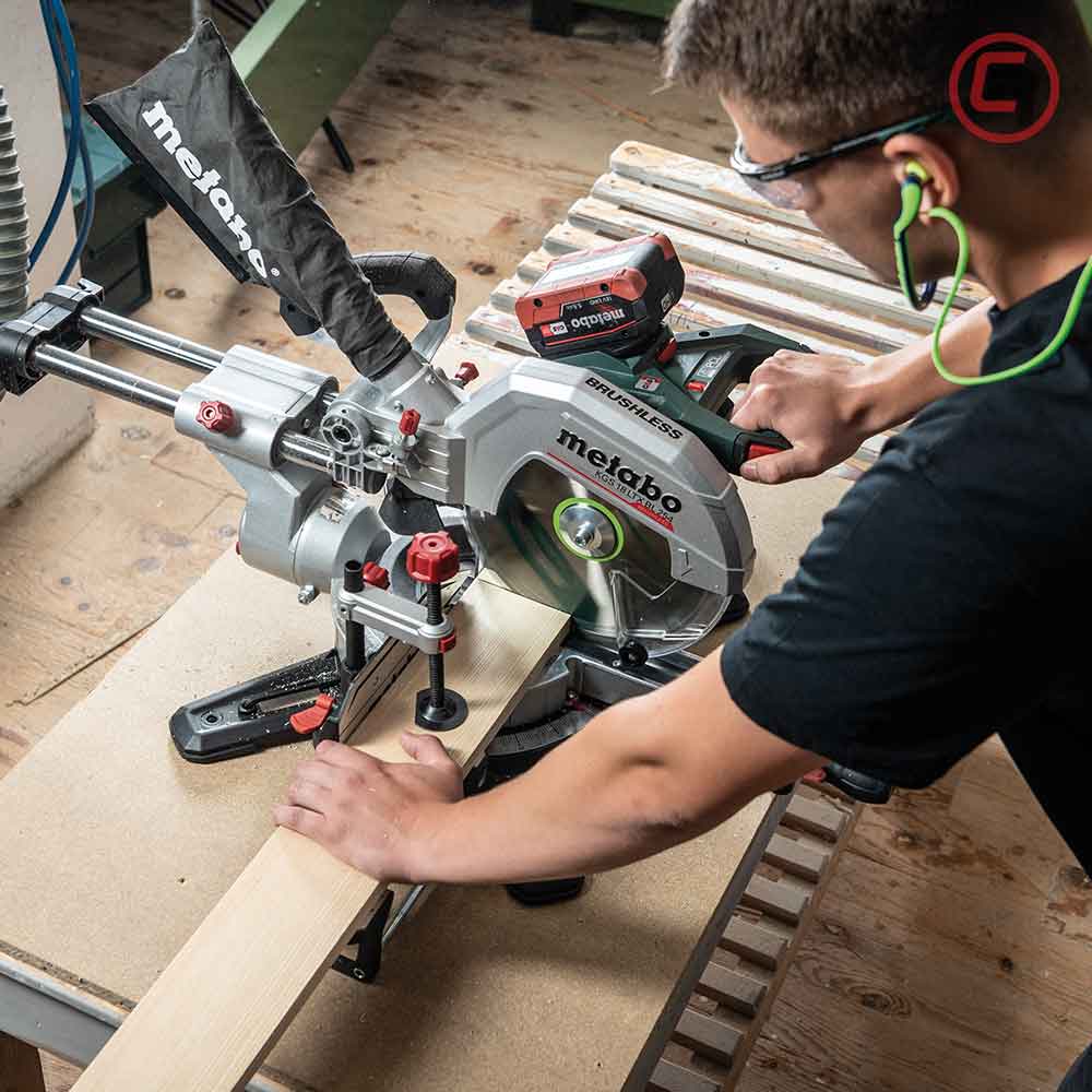 Metabo Pila Kružna Aku KGS 18 LTX BL 254 / 18 V Za Kutno Rezanje Potezna 254 mm (bez baterija i punjača) – 614254850 by