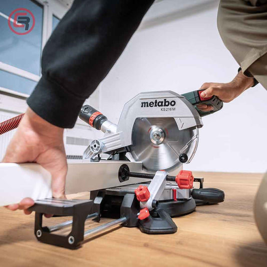 Metabo Pila Kružna KS 216 M Za Kutno Rezanje 216 mm / 1,35 kW Sa Dva Lista Pile – 610216900 by Metabo 610216900 Potezne