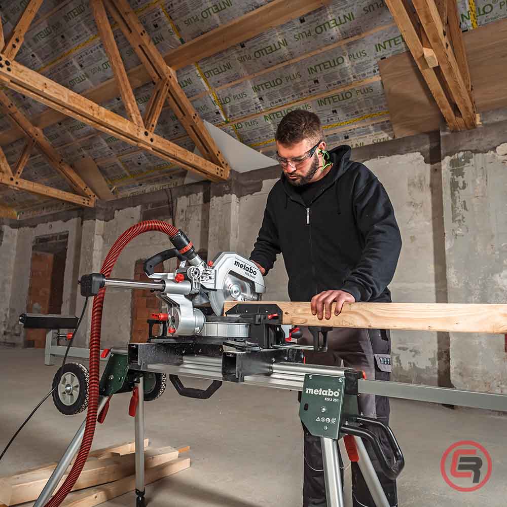 Metabo Pila Kružna KGS 254 M Za Kutno Rezanje Potezna 254 mm / 1,8 kW Sa Dva Lista Pile – 613254900 by Metabo 613254900