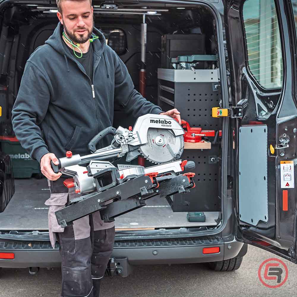 Metabo Pila Kružna KGS 254 M Za Kutno Rezanje Potezna 254 mm / 1,8 kW Sa Dva Lista Pile – 613254900 by Metabo 613254900