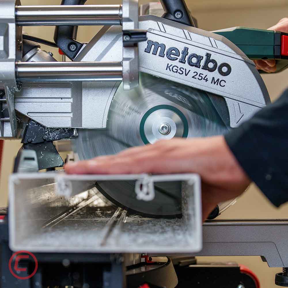 Metabo Pila Kružna KGSV 254 MC Za Kutno Rezanje Potezna 254 mm / 1,8 kW – 615254000 by Metabo 615254000 Potezne Pile