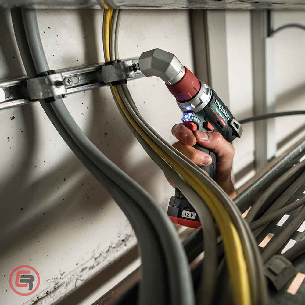 Metabo Bušilica-Odvijač Aku PowerMaxx BS BL Q 12V 2xAKU (2,0Ah) LC 24 + Kofer – 601749500 by Metabo 601749500 Aku Bušilice