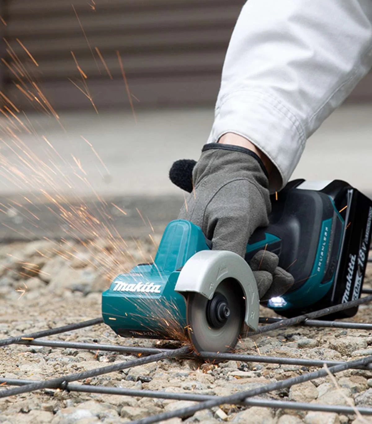 Makita – Akumulatorski kompaktni rezač DMC300Z SOLO by Makita Aku rezalice