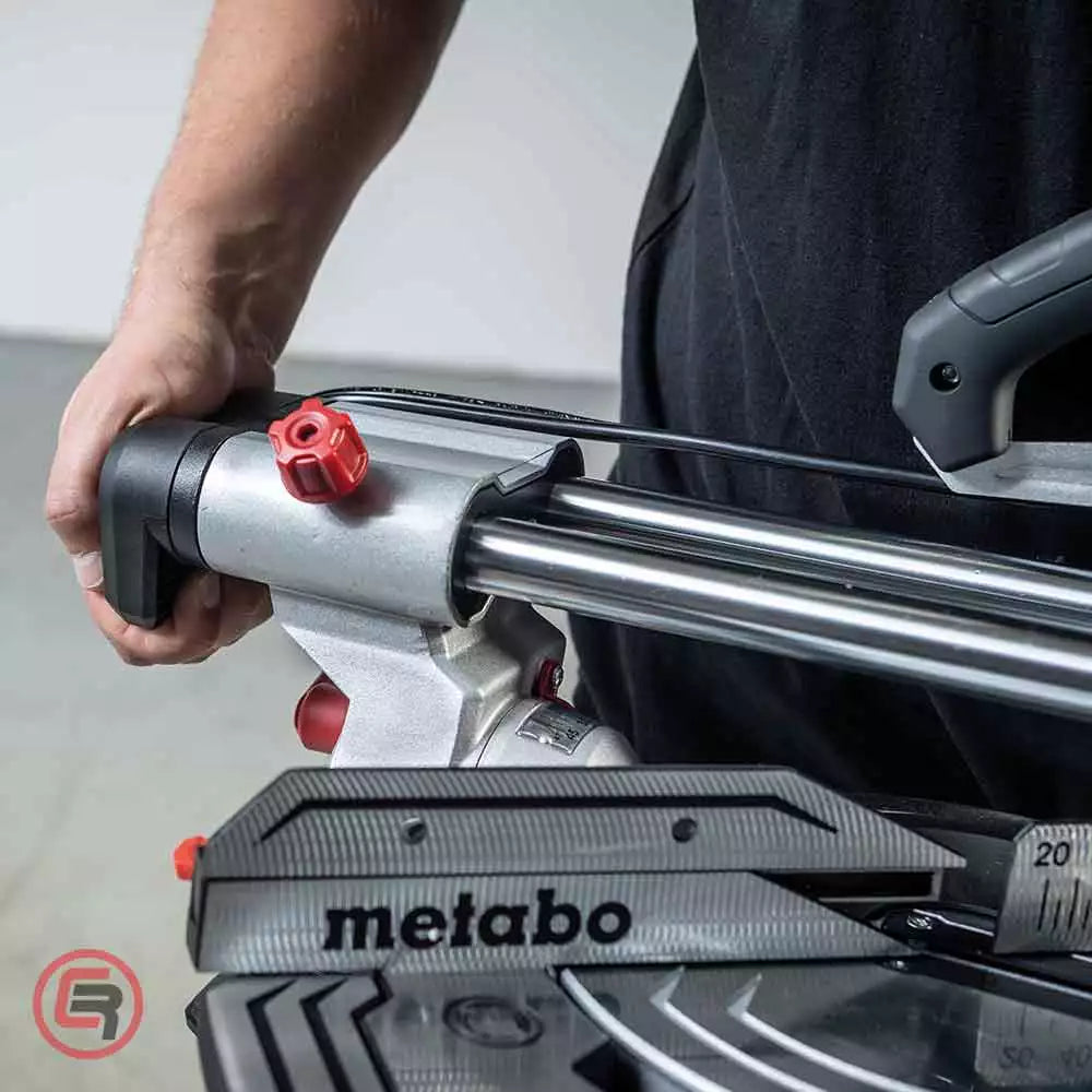 Metabo Pila Kružna KGS 216 M Za Kutno Rezanje Potezna 216 mm / 1,5 kW – 613216000 by Metabo 613216000 Potezne Pile, Tračne